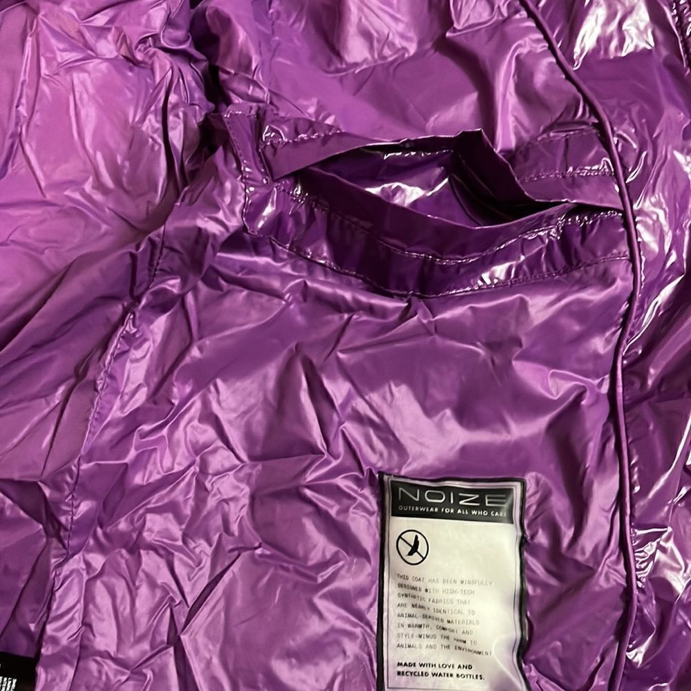 NOIZE Goldie Short Puffer Jacket in Grape - Picture 9 of 16